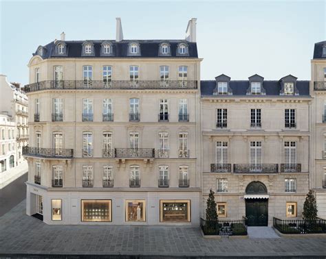 Dior: The Legendary 30, Avenue Montaigne 